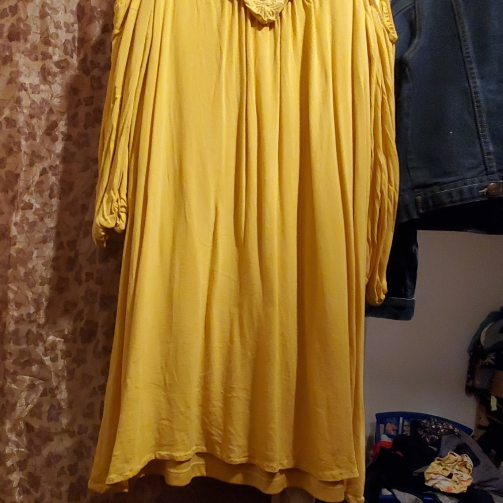 Dress - Picture 3 of 3